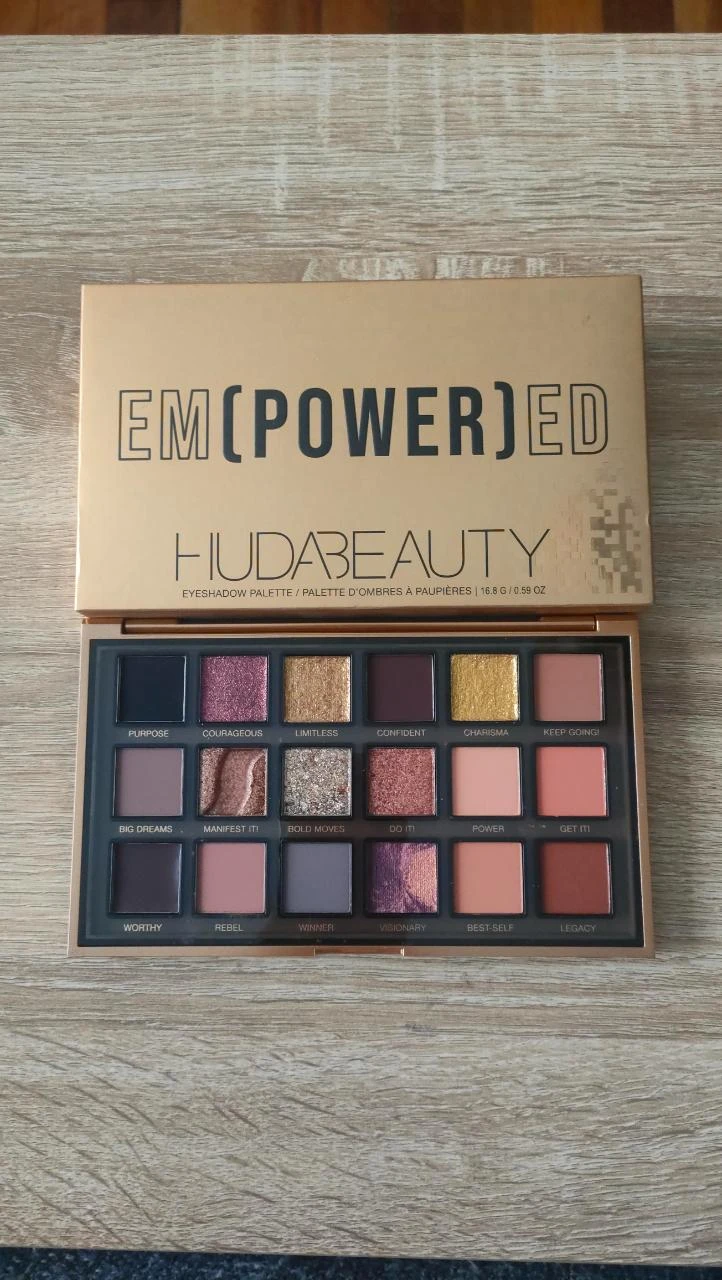 Empowered Huda Beauty nueva